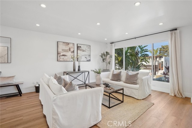 2501 N Poinsettia Avenue, Manhattan Beach CA: https://media.crmls.org/medias/92e0fc17-49b4-45df-aab2-f50a0787569d.jpg