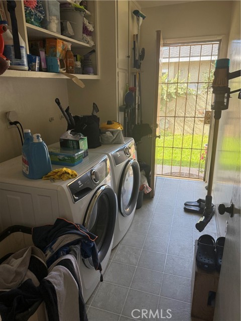 Detail Gallery Image 11 of 14 For 22415 Caroldale, Carson,  CA 90745 - 3 Beds | 2 Baths