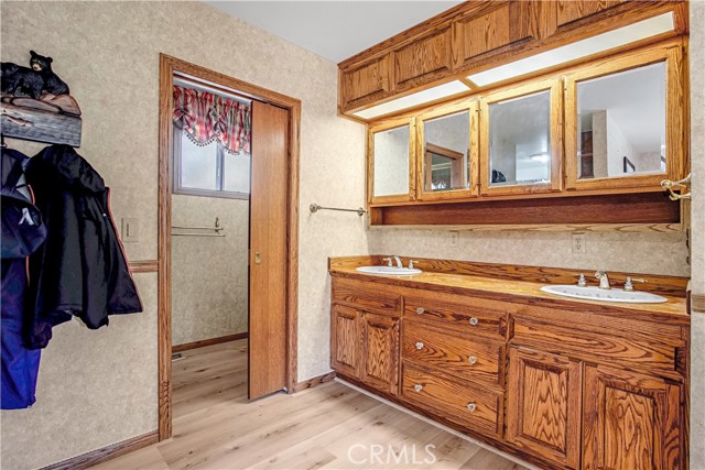 Detail Gallery Image 12 of 28 For 796 Cove Dr, Big Bear Lake,  CA 92315 - 3 Beds | 2 Baths