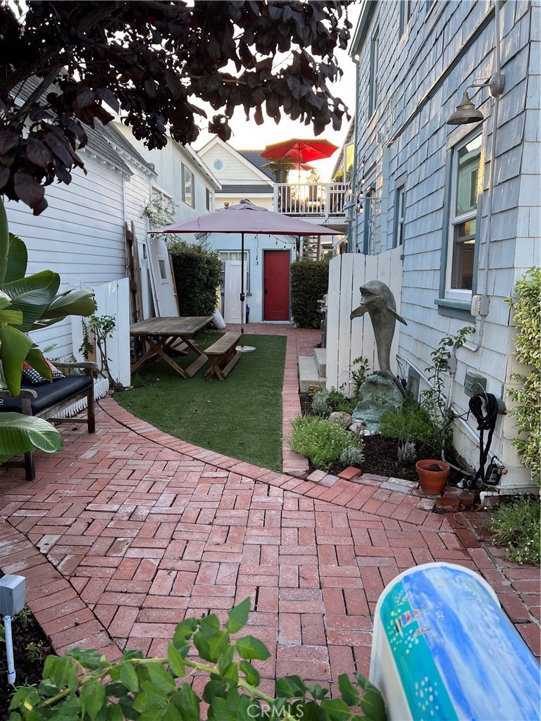 https://media.crmls.org/medias/92e2deb6-3cfe-485a-b385-1b6ed498451d.jpg?preset=X-Large