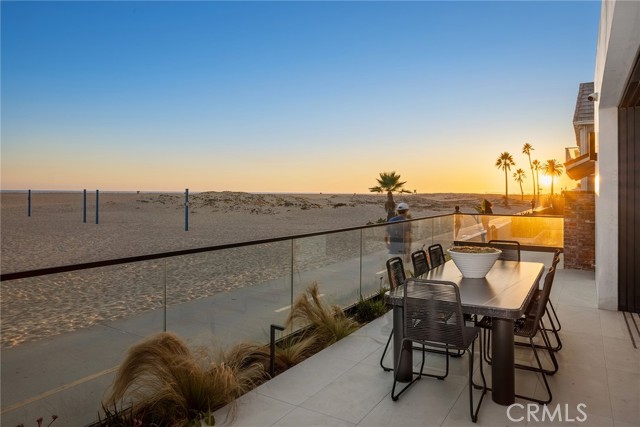 706 W Oceanfront, Newport Beach CA: https://media.crmls.org/medias/92e3fdad-a3db-4972-b469-2199c14046a9.jpg