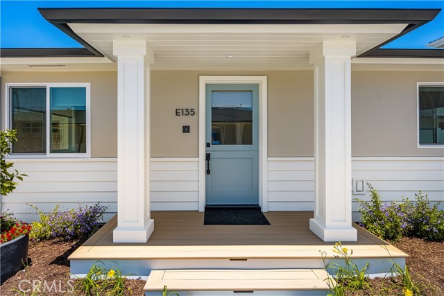 2134 Orange Avenue, Costa Mesa CA: https://media.crmls.org/medias/92e428e5-7377-4c2a-83f8-7478709c398c.jpg