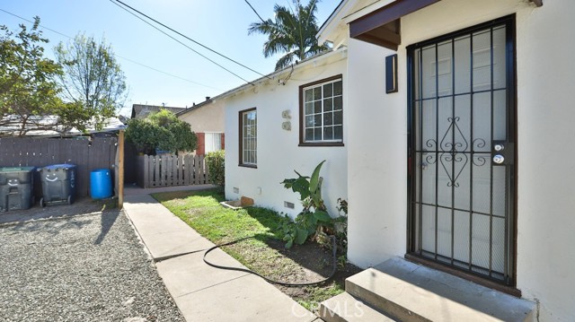515 S Van Ness Avenue, Santa Ana CA: https://media.crmls.org/medias/92e43cc6-7ef0-465a-b955-ecfe3e4f47a0.jpg