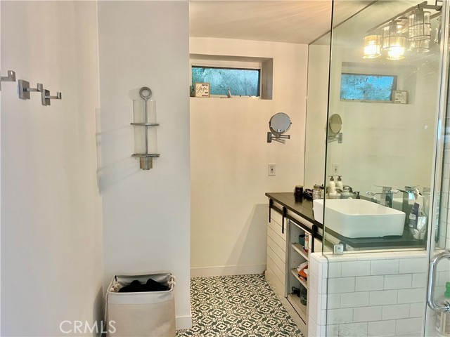 Detail Gallery Image 5 of 6 For 31111 Holly Dr, Laguna Beach,  CA 92651 - 1 Beds | 1/1 Baths