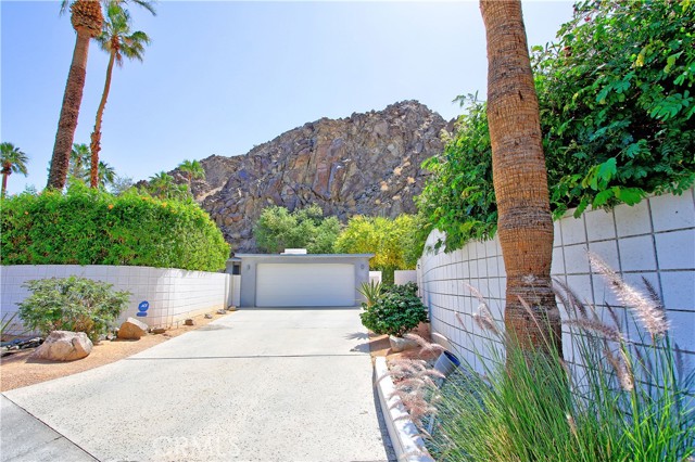 Detail Gallery Image 2 of 25 For 46228 Lou Circle, Indian Wells,  CA 92210 - 2 Beds | 2 Baths