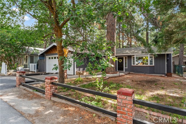 1381 Blackfoot W Trail, Lake Arrowhead CA: https://media.crmls.org/medias/92e5da9a-b61f-43cd-80fc-a56e853f04dd.jpg