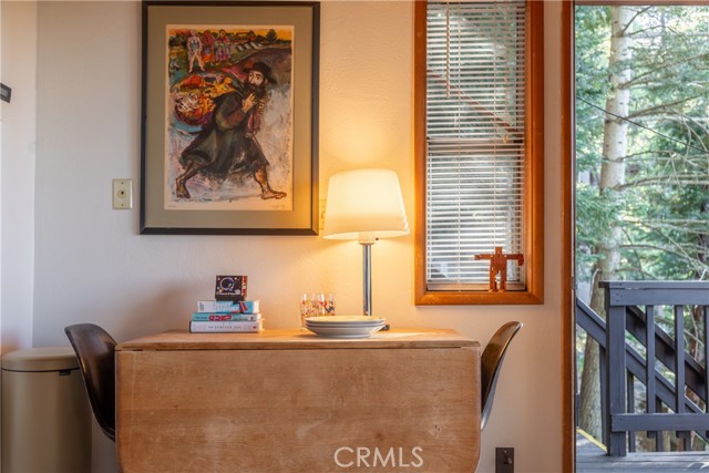 24032 Skyland Drive, Crestline CA: https://media.crmls.org/medias/92e78515-8332-4a07-82d7-89c76f6d3ecc.jpg