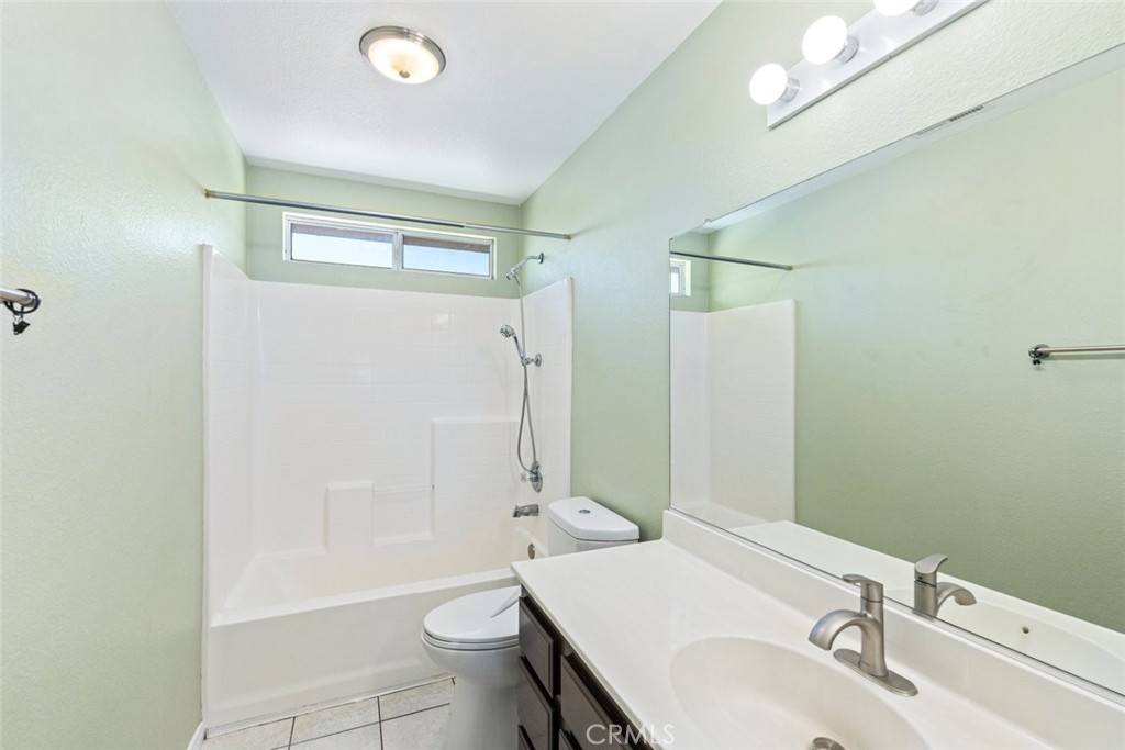 https://media.crmls.org/medias/92e8247a-2928-40bf-b021-3072bc898a26.jpg?preset=X-Large