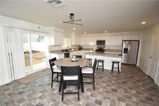 Detail Gallery Image 9 of 21 For 5280 Coyote St, Hemet,  CA 92545 - 4 Beds | 3 Baths