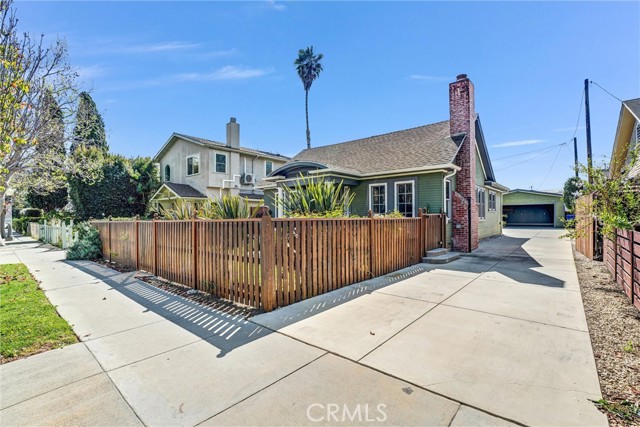 Detail Gallery Image 3 of 25 For 4109 Higuera, Culver City,  CA 90232 - 2 Beds | 1 Baths