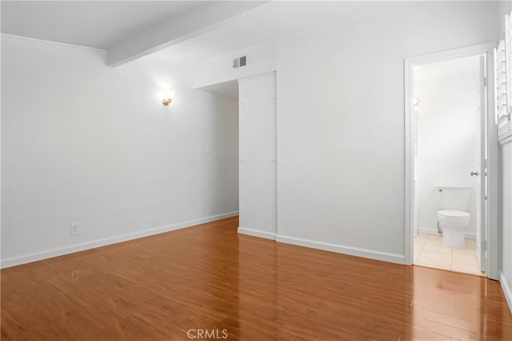 https://media.crmls.org/medias/92e8afb0-c76d-4755-b958-32727d05d1c5.jpg?preset=X-Large
