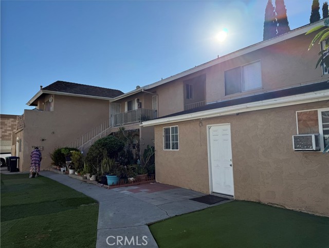 Detail Gallery Image 2 of 4 For 2051 N Highland St, Orange,  CA 92865 - – Beds | – Baths