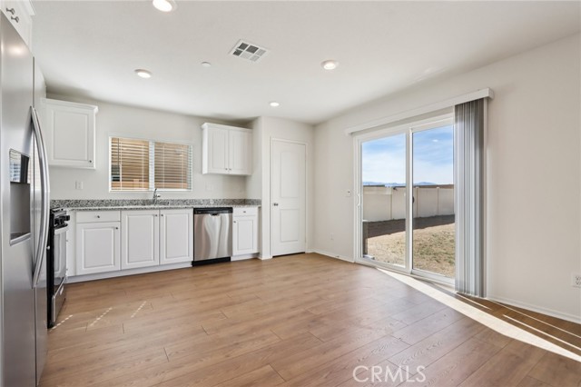Detail Gallery Image 14 of 35 For 18774 Hampton Ln, Adelanto,  CA 92301 - 3 Beds | 2/1 Baths