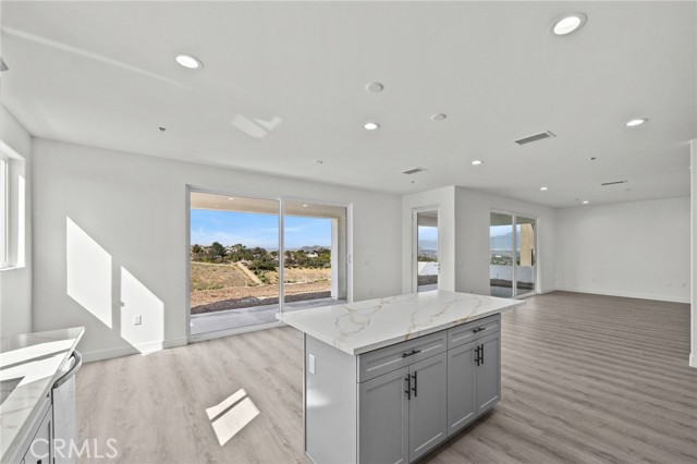 Detail Gallery Image 7 of 27 For 16765 La Bella Villa, Riverside,  CA 92503 - 5 Beds | 3 Baths