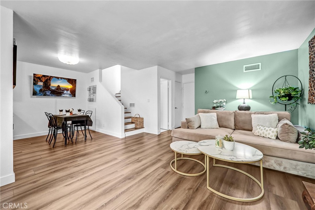 801 E Acacia