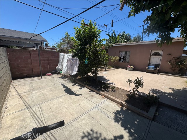 2124 W Civic Center Drive, Santa Ana CA: https://media.crmls.org/medias/92eae918-1b1e-4a77-8523-7457f8c756ef.jpg