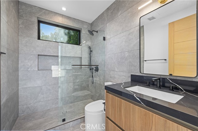 Detail Gallery Image 28 of 42 For 17409 Tarzana St, Encino,  CA 91316 - 5 Beds | 5/1 Baths