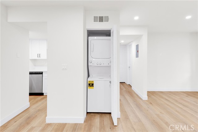 Detail Gallery Image 3 of 15 For 1132 Elm Ave #108,  Glendale,  CA 91201 - 1 Beds | 1/1 Baths