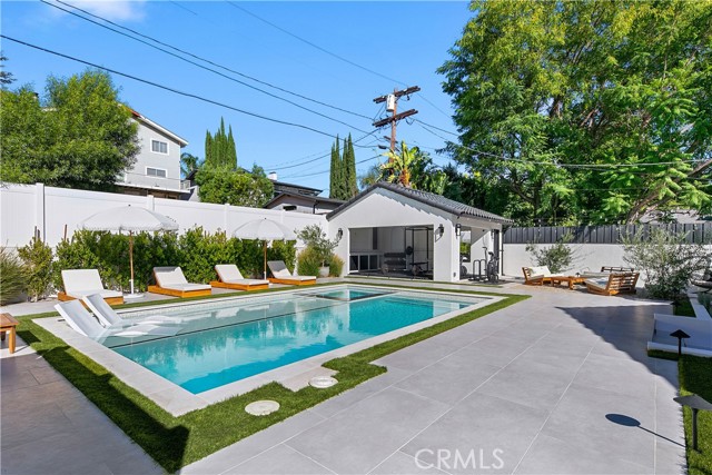 Detail Gallery Image 37 of 75 For 22269 Avenue San Luis, Woodland Hills,  CA 91364 - 5 Beds | 5/1 Baths