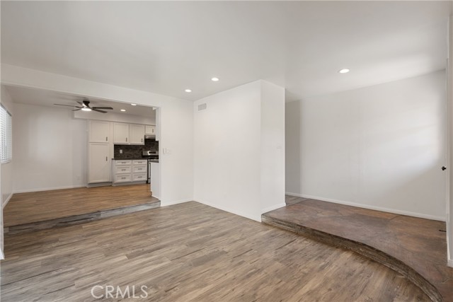 Detail Gallery Image 6 of 30 For 1919 Sherry #37,  Santa Ana,  CA 92705 - 3 Beds | 2 Baths