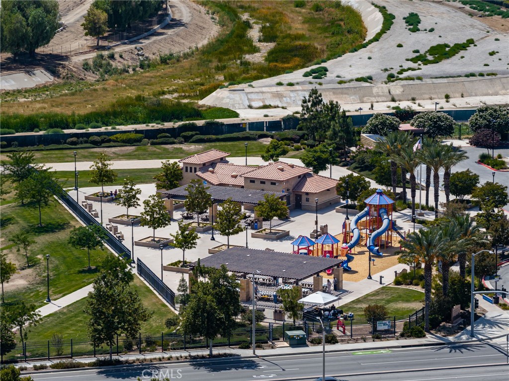 https://media.crmls.org/medias/92ed130b-3e7d-4cb8-817a-f37a32356fb6.jpg?preset=X-Large