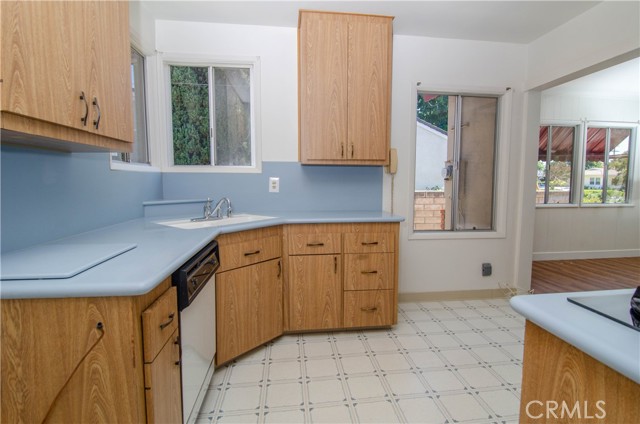 10520 Haskell Avenue, Granada Hills CA: https://media.crmls.org/medias/92edba8d-ce51-461c-a8fb-9af2246d870e.jpg