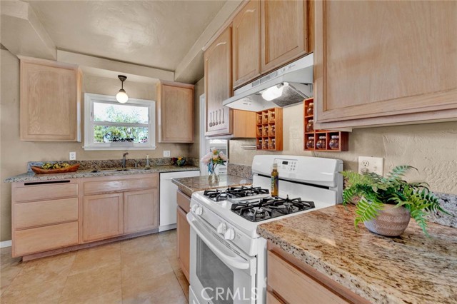 Detail Gallery Image 12 of 49 For 1332 E Kenwood Ave, Anaheim,  CA 92805 - 3 Beds | 2 Baths