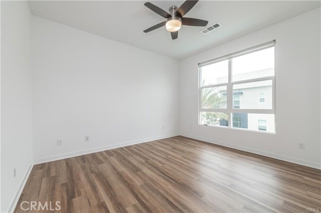 2276 Synergy, Irvine CA: https://media.crmls.org/medias/92ef5107-b1a5-4528-89bd-bd94f5dd2f5b.jpg