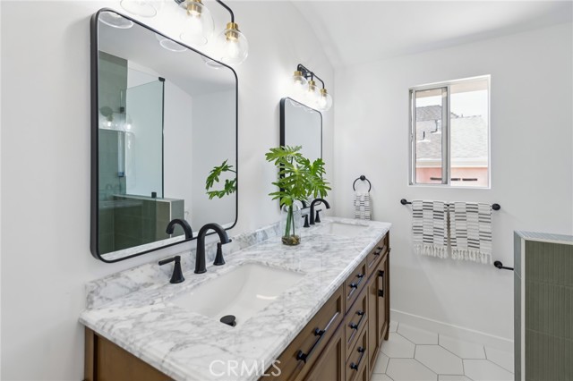 23509 Community Street, West Hills CA: https://media.crmls.org/medias/92ef52ad-dc5c-4bf5-a410-cc9c52f09f9c.jpg