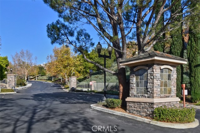 Detail Gallery Image 2 of 47 For 11157 Provence Ln, Tujunga,  CA 91042 - 4 Beds | 3 Baths