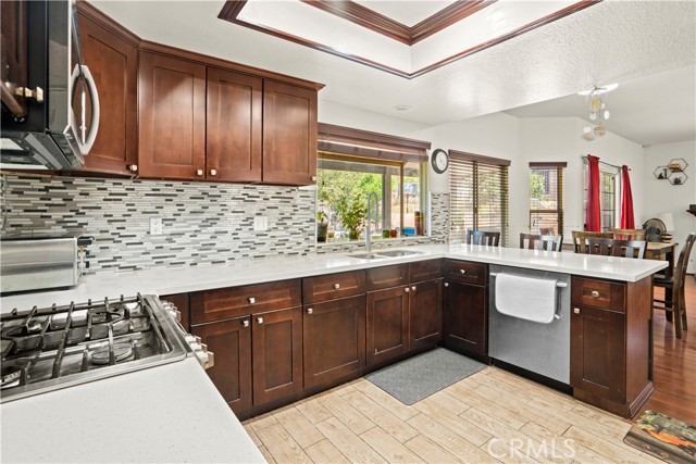 Detail Gallery Image 11 of 39 For 6742 N Chason Way, San Bernardino,  CA 92407 - 5 Beds | 3 Baths