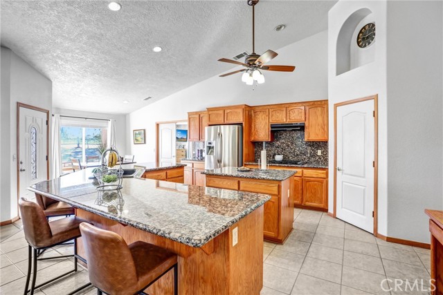 Detail Gallery Image 12 of 48 For 15813 Willow St, Hesperia,  CA 92345 - 4 Beds | 2/1 Baths