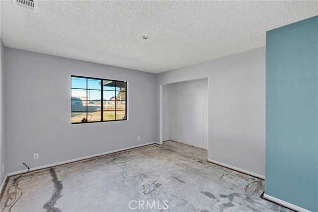 Detail Gallery Image 16 of 22 For 15807 Sitting Bull, Victorville,  CA 92395 - 3 Beds | 2 Baths