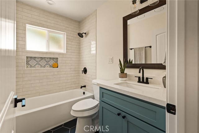 433 N Osage Avenue, Inglewood CA: https://media.crmls.org/medias/92f19110-e8a6-4dd8-8ec6-28563dac358f.jpg