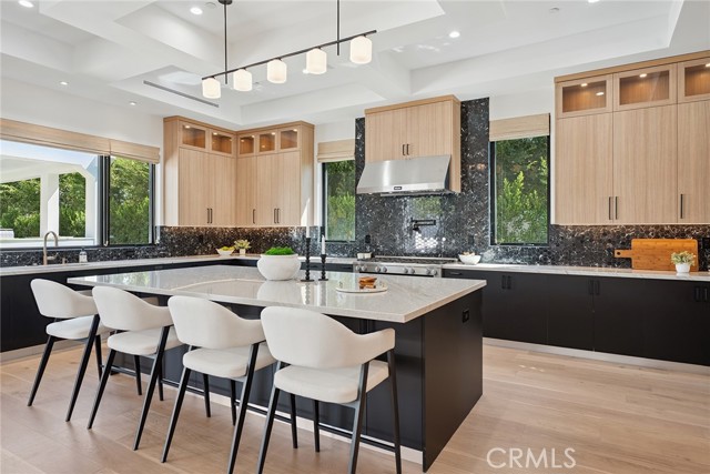 Detail Gallery Image 18 of 74 For 13807 Magnolia Bld, Sherman Oaks,  CA 91423 - 5 Beds | 4/1 Baths