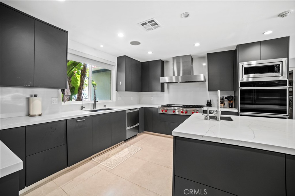 https://media.crmls.org/medias/92f2d30e-fb6d-4896-bb02-06cdcc6cd339.jpg?preset=X-Large