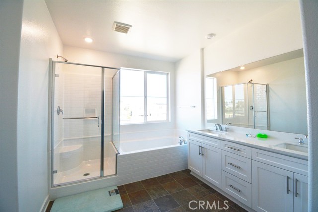 2553 E Kiwi Ct, Ontario CA: https://media.crmls.org/medias/92f31937-ca58-45d6-9f91-9acb4198051a.jpg