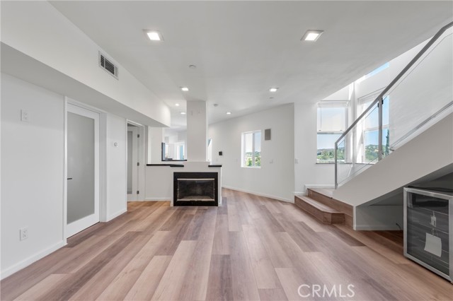 5220 Medina Road, Woodland Hills CA: https://media.crmls.org/medias/92f4f9aa-6516-4d1e-b7de-80d4b8efe330.jpg