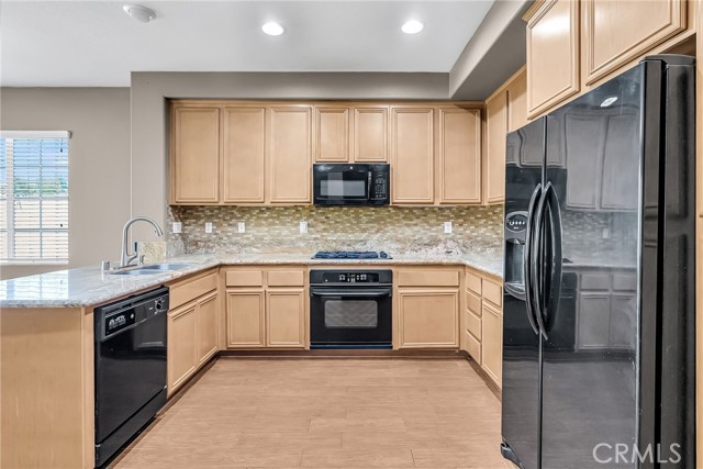 Detail Gallery Image 12 of 39 For 16569 Sugar Ln, Fontana,  CA 92337 - 4 Beds | 2/1 Baths