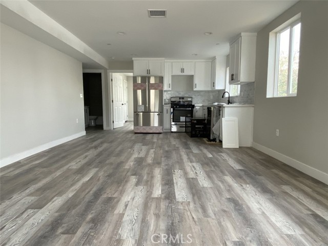 1031 N Cummings Street, Los Angeles CA: https://media.crmls.org/medias/92f526ec-a882-4b61-affa-567ee609705a.jpg