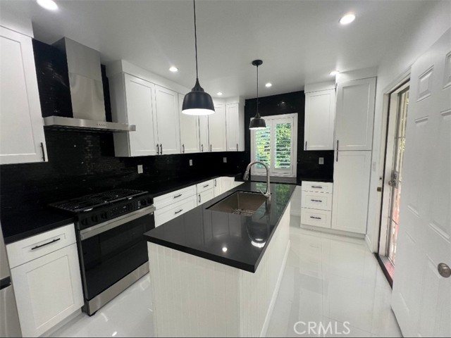 Detail Gallery Image 3 of 33 For 13716 Hoyt, Pacoima,  CA 91331 - 2 Beds | 1 Baths