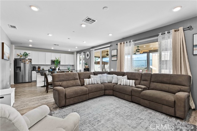 Detail Gallery Image 7 of 33 For 29109 Soraya, Lake Elsinore,  CA 92530 - 4 Beds | 3 Baths