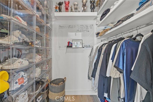 240 W Gainsborough Road, Thousand Oaks CA: https://media.crmls.org/medias/92f609dd-1ba3-449e-a725-0c2005300a68.jpg