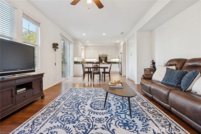 Detail Gallery Image 11 of 40 For 26812 Peppertree Dr, Valencia,  CA 91381 - 5 Beds | 3 Baths