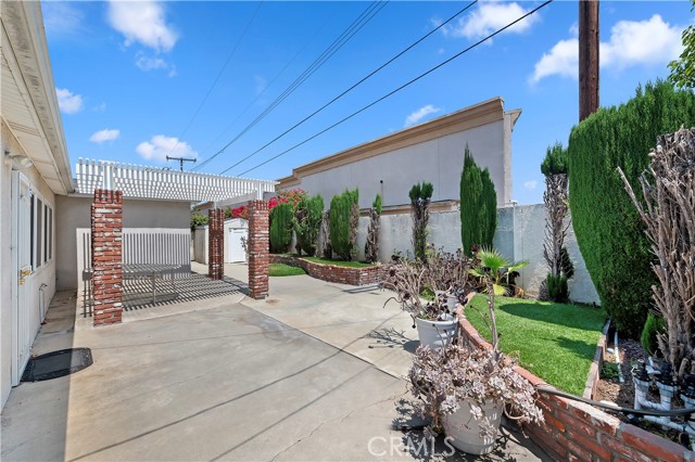 1825 Leola Street, Lomita CA: https://media.crmls.org/medias/92f77d3f-b0c2-4bec-934e-e9f868c50dbc.jpg
