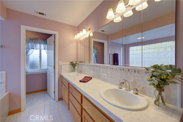 585 Red Tail Meadow Lane, Arroyo Grande CA: https://media.crmls.org/medias/92f81167-5587-4ab4-92dc-3f16aaaf1cbc.jpg