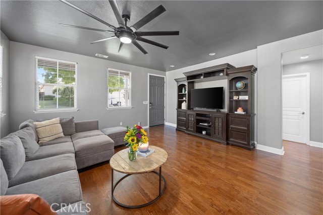221 Silver Oak Drive, Paso Robles CA: https://media.crmls.org/medias/92f8d61a-8a53-4d70-b114-16d68b657048.jpg