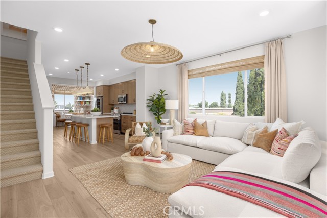 Detail Gallery Image 3 of 14 For 7373 Suva St, Downey,  CA 90240 - 3 Beds | 3/1 Baths