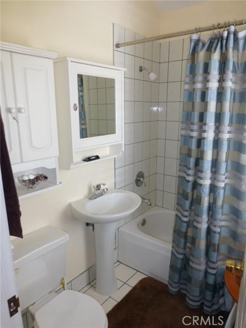 241 Paseo De Granada, Redondo Beach CA: https://media.crmls.org/medias/92f9285d-d7ad-4229-9edb-c28bdd2b20e6.jpg