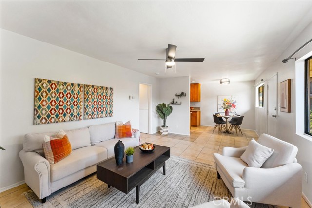 5535 Ackerfield Avenue, Long Beach CA: https://media.crmls.org/medias/92f966eb-2192-4bcd-9e02-341c0c0391d0.jpg